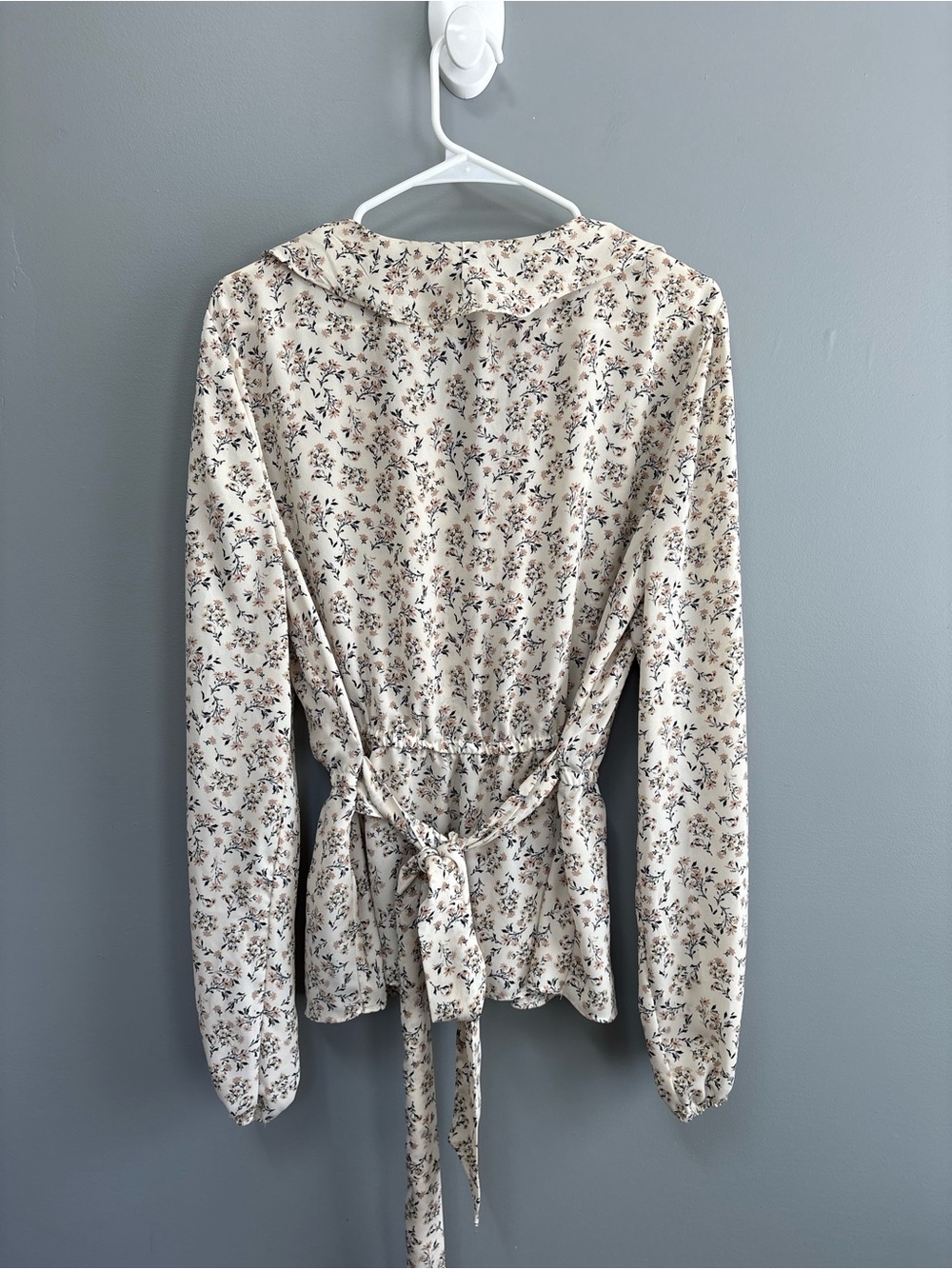 Max Studio Cream Delicate Floral Long Sleeve Blouse Waist Tie V-Neck Size XL - Picture 5 of 7